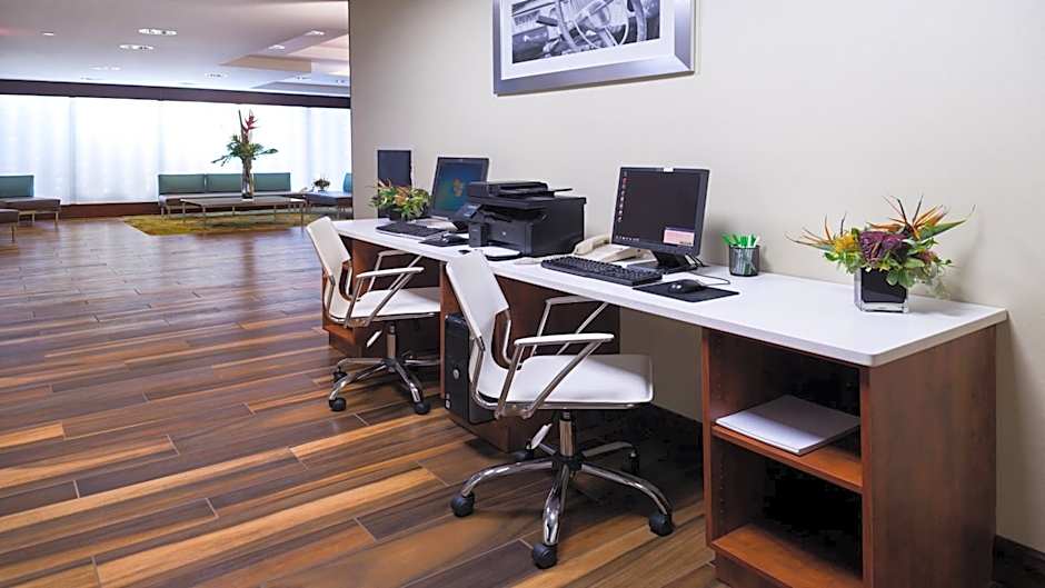 Holiday Inn Hotel & Suites Warren By IHG