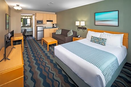 Queen Bed Kitchenette