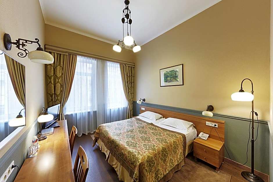 Frapolli Hotel on Deribasivska street