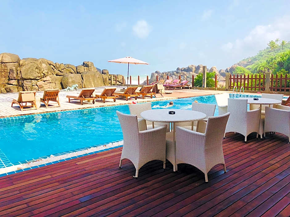 Thaproban Pavilion Waves Unawatuna