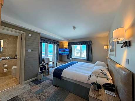 Cobo Bay Hotel