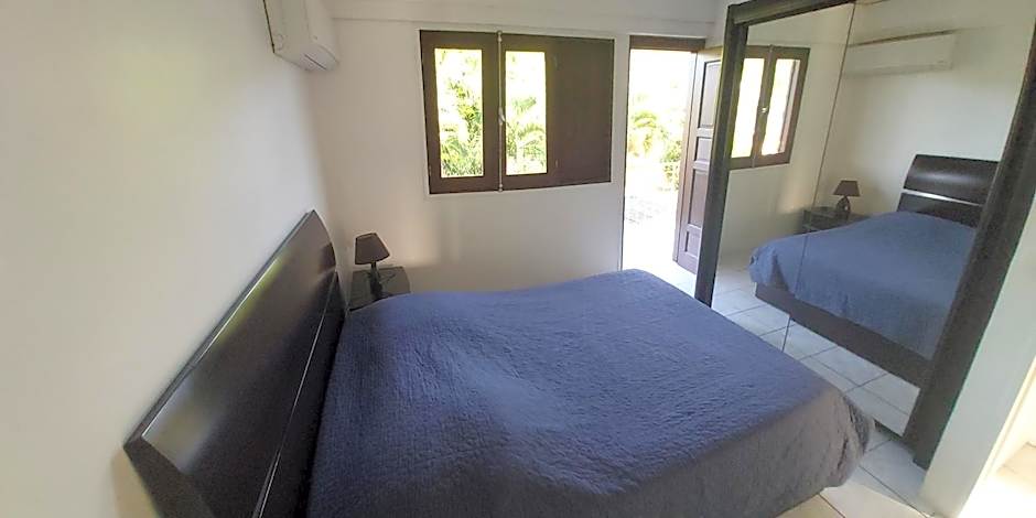 Au Petit Canal Fleuri