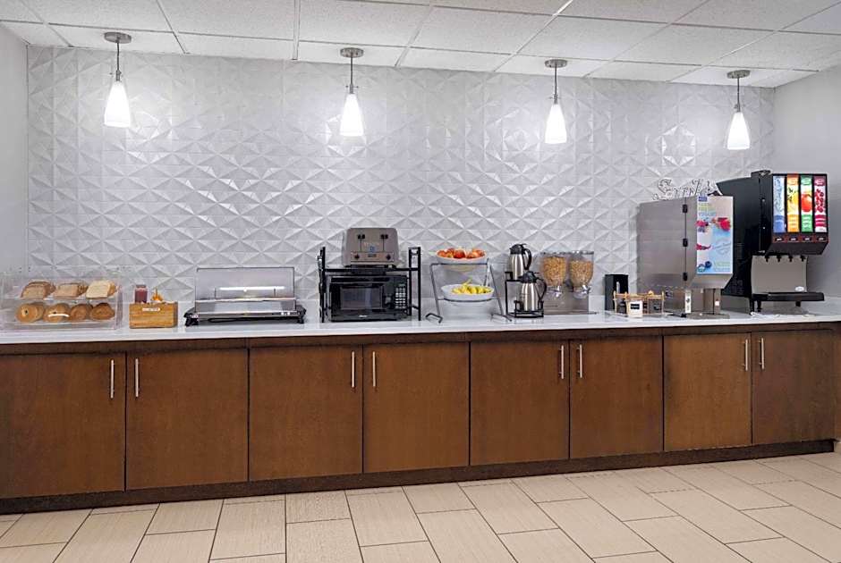 La Quinta Inn & Suites by Wyndham Knoxville Airport