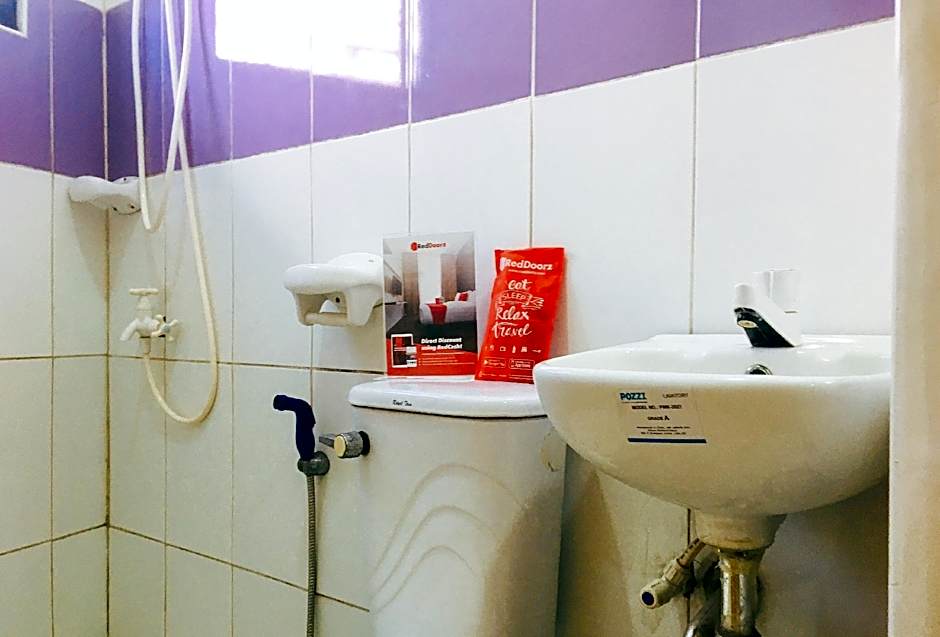 RedDoorz @ El Cuarto SRP Talisay