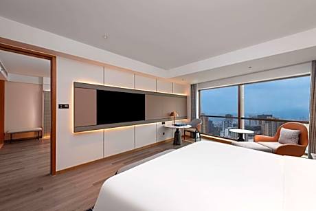 King Executive Suite with Garden View