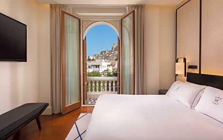 One-Bedroom King Suite with Marina View