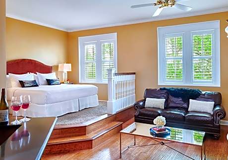 King Studio with Sofa Bed