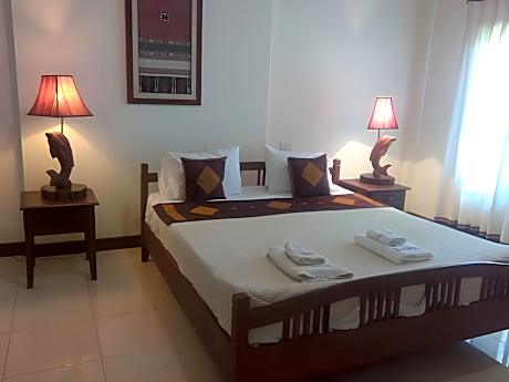 Family Suite (1-Bedroom + 1 Living Room)