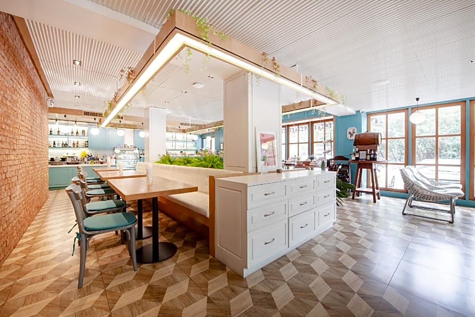 Blooming Hill Boutique Suites