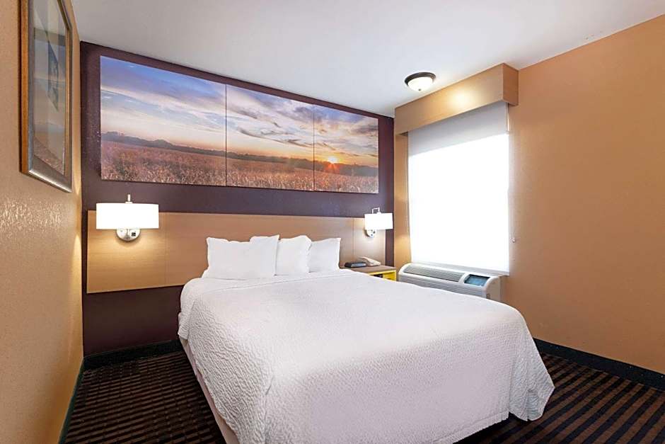 Days Inn by Wyndham Anderson IN