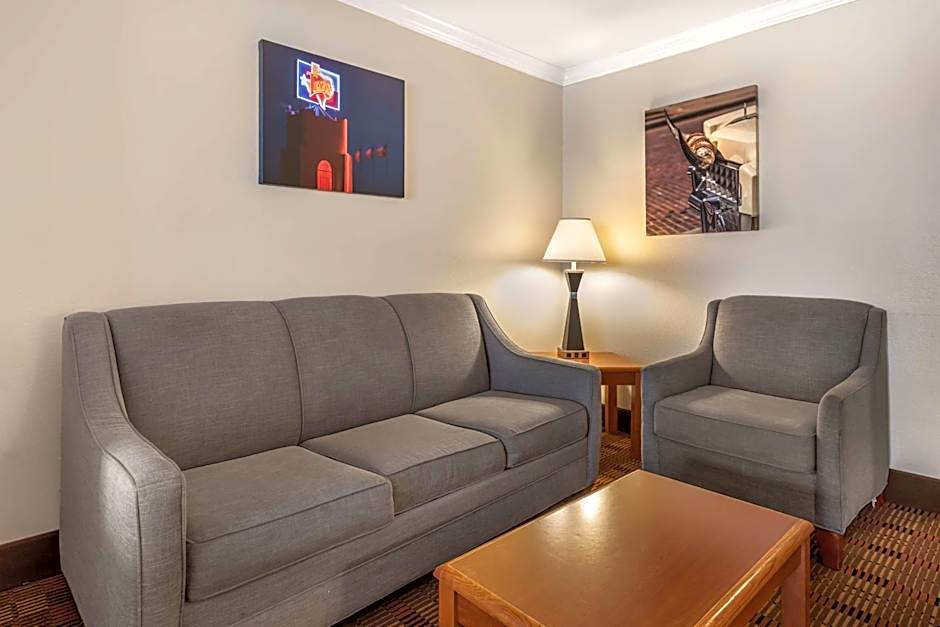 Best Western Clubhouse Inn & Suites