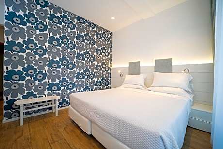 Deluxe Double or Twin Room with Front Sea View