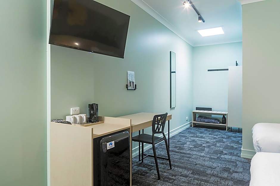 Nightcap at Atherton Hotel