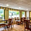 Econo Lodge Inn & Suites At Fort Moore