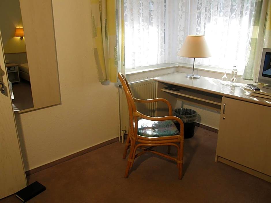 Photo 1 of 4 of Single Room