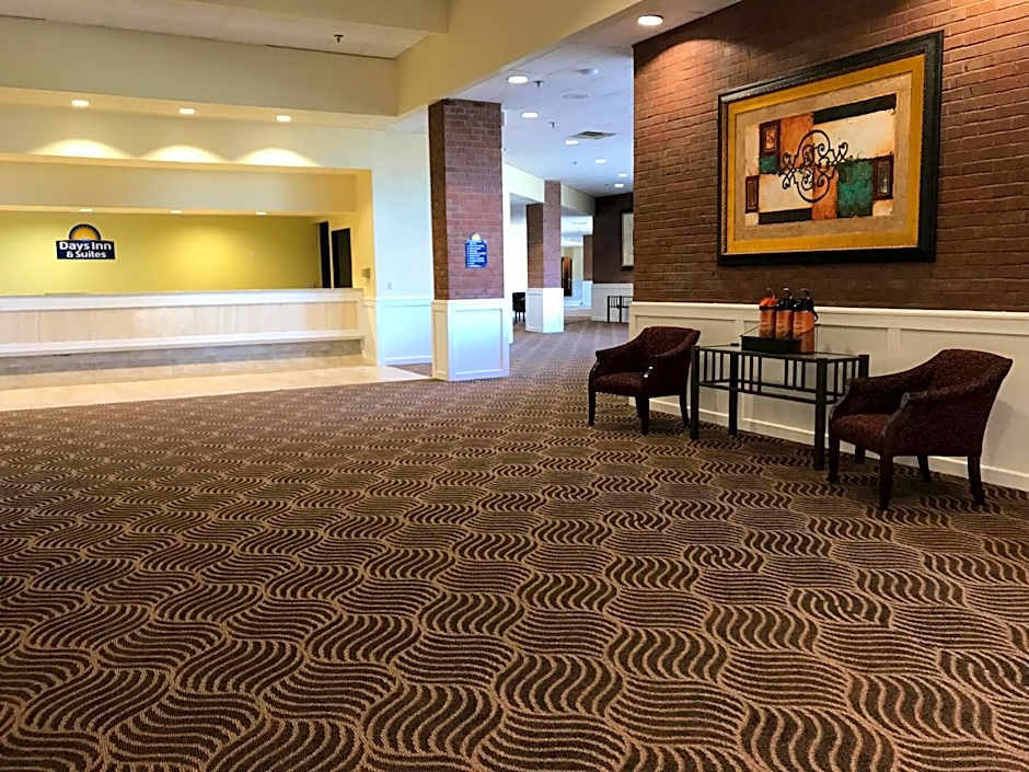 Days Inn & Suites by Wyndham Tallahassee Conf Center I-10