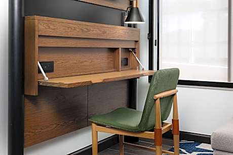 Corner King Room