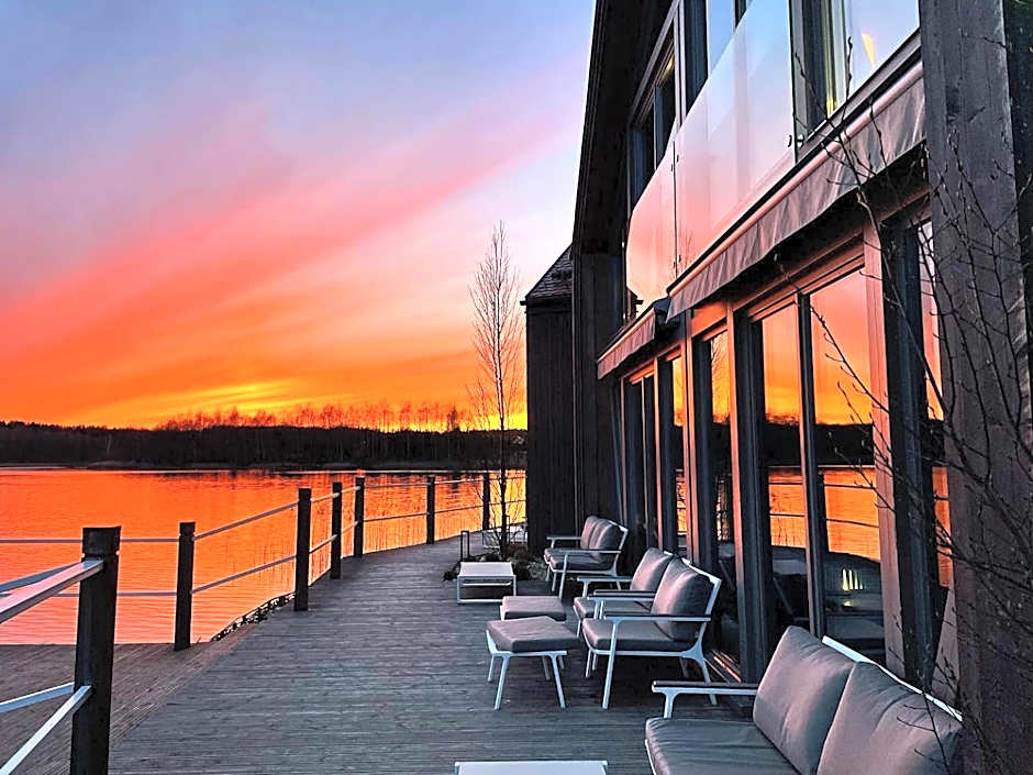 PRZYSTAŃ WYGONIN knéżka i wino