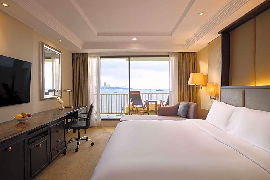 Photo 1 of 4 of Club 1 King Bed