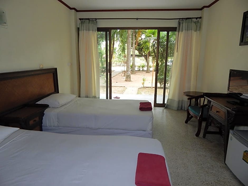 Jinta Hotel Nathon Beach
