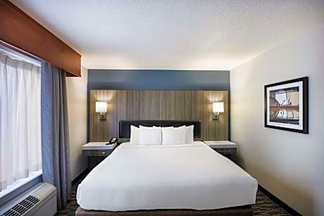 King Suite Kitchenette - Non-Smoking