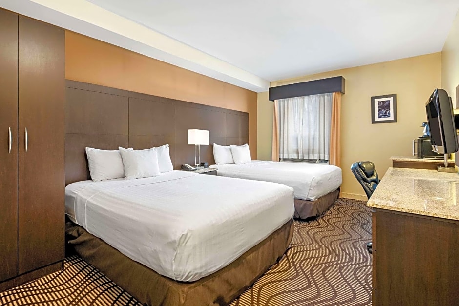 La Quinta Inn & Suites by Wyndham Oshawa