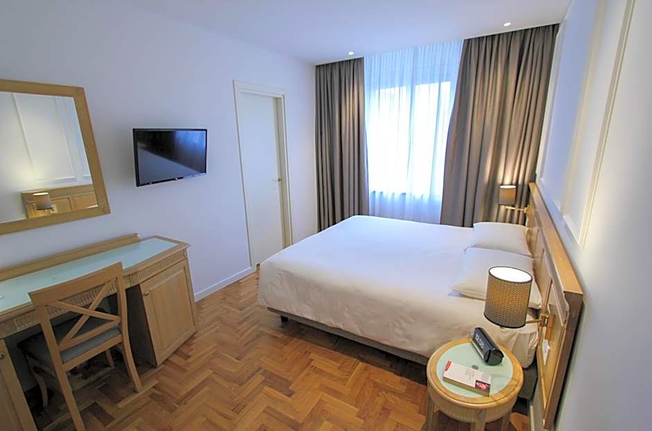 Ambassador Palace Hotel