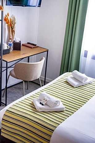 Family Room with Garden View