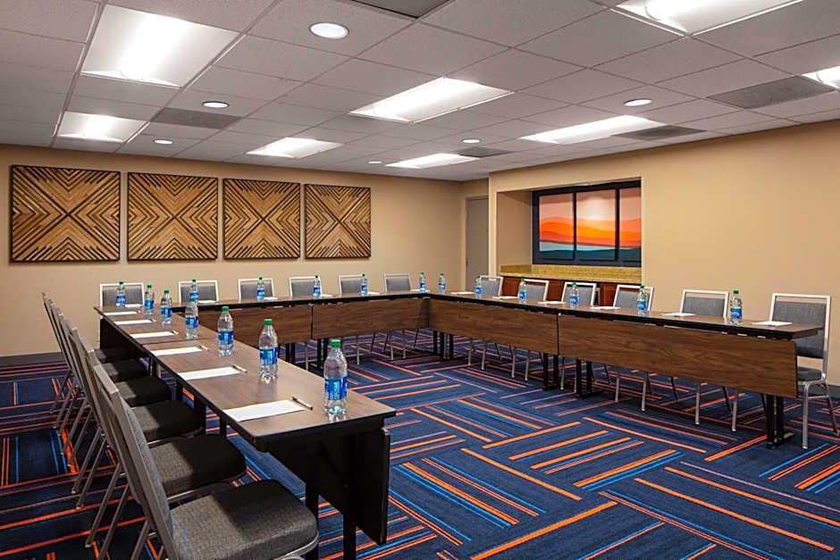 Hampton Inn By Hilton And Suites El Paso-Airport