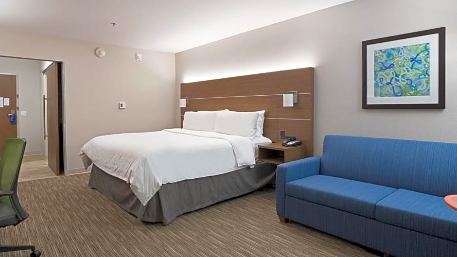 Holiday Inn Express & Suites Racine By IHG