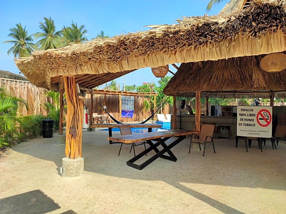 Hotel Ashly Loma Larga