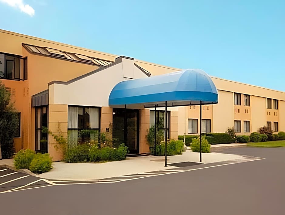 All Seasons Inn & Suites