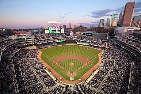 Holiday Inn Express & Suites Bloomington West By IHG