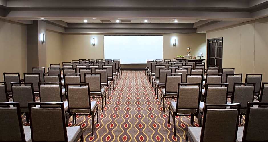Embassy Suites by Hilton Dulles Airport