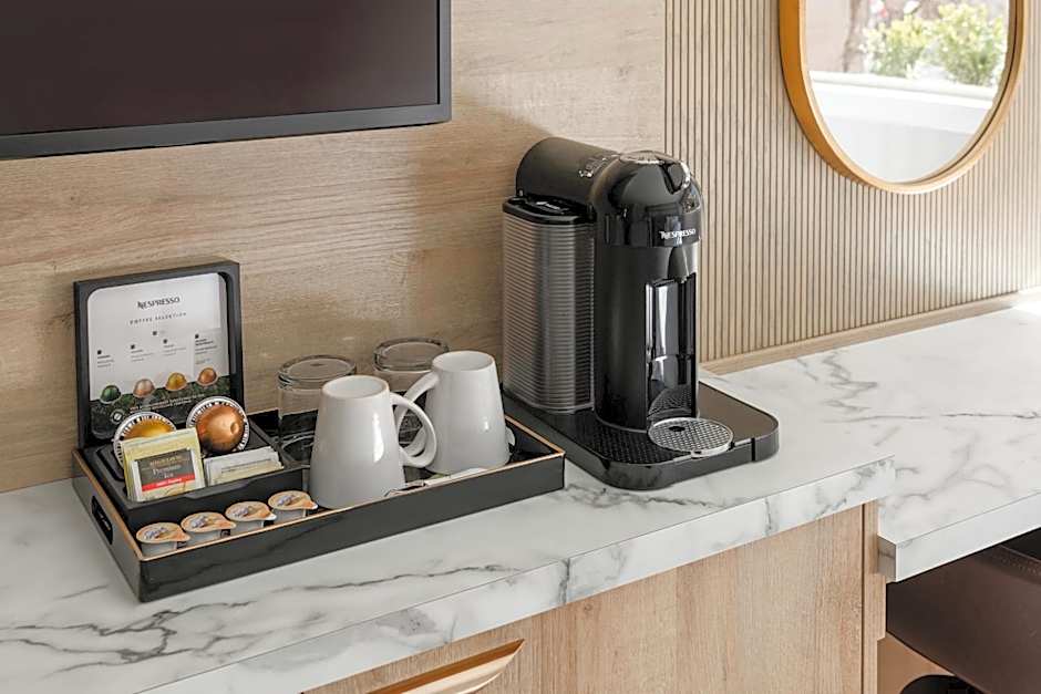 Chateau Victoria Hotel & Suites