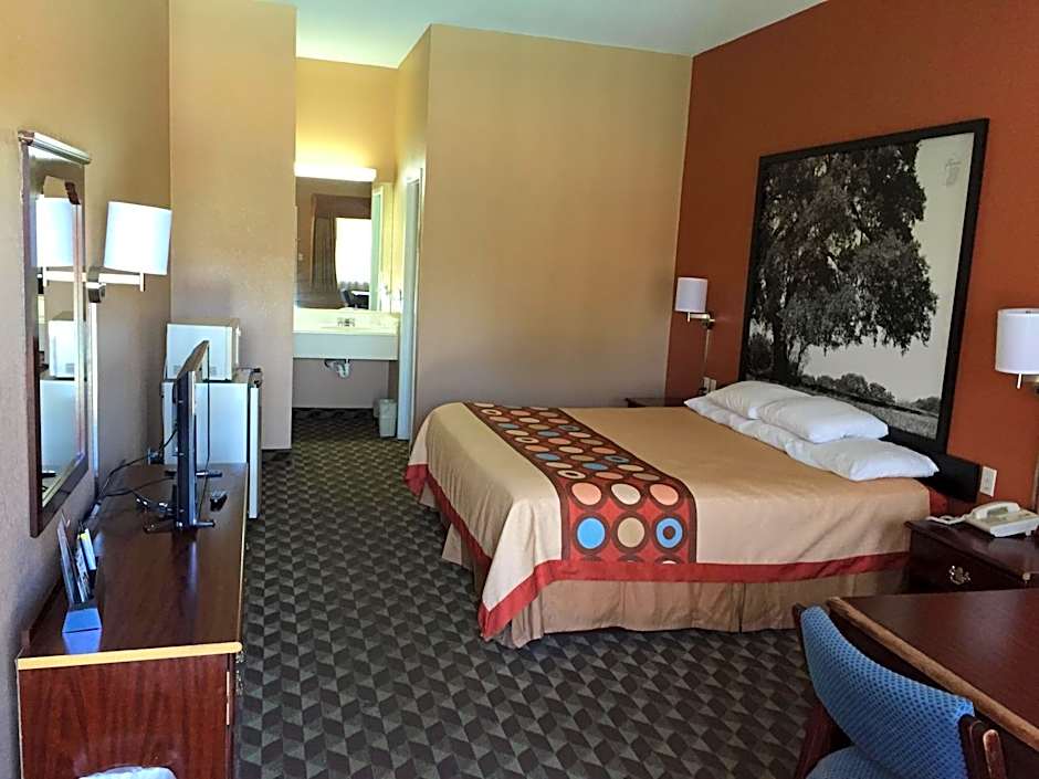 Super 8 by Wyndham Bastrop TX