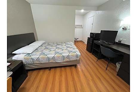 Double Room - Disability Access - Roll In Shower