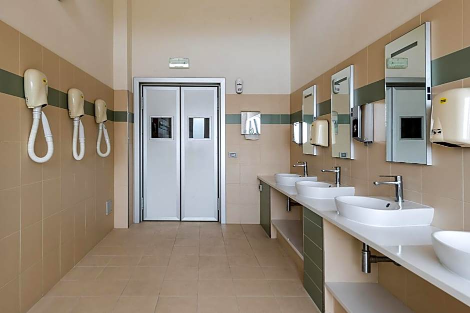 Eliopoli Beach Hostel & Restaurant