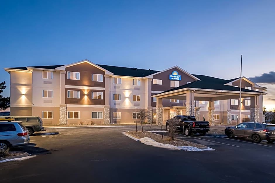 Days Inn & Suites by Wyndham Castle Rock
