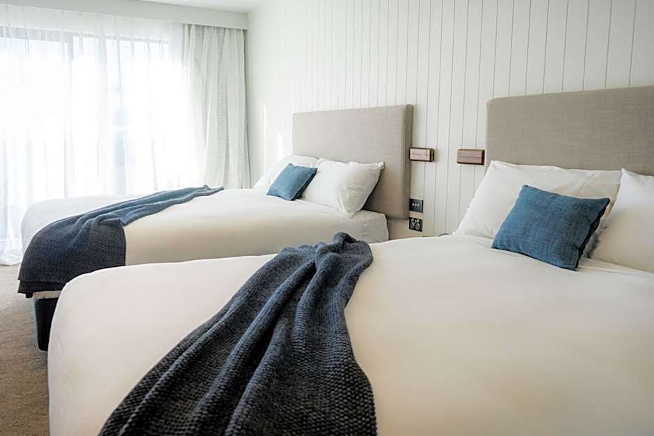 Photo 1 of 6 of 2 Queen Beds, Lake View