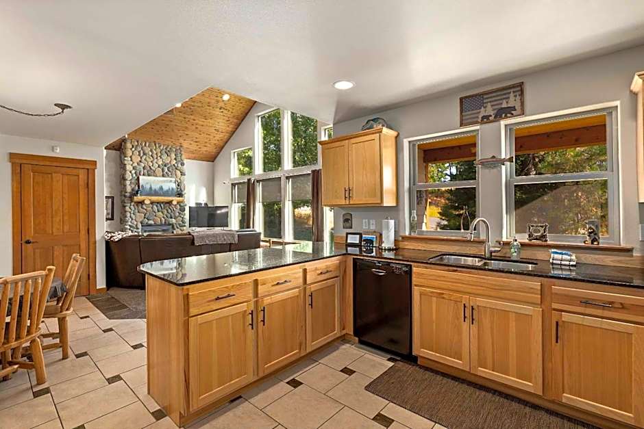 Dog-Friendly Ronald Vacation Rental Cabin!