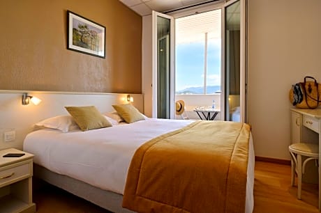 Double Room with Terrace and sea view 