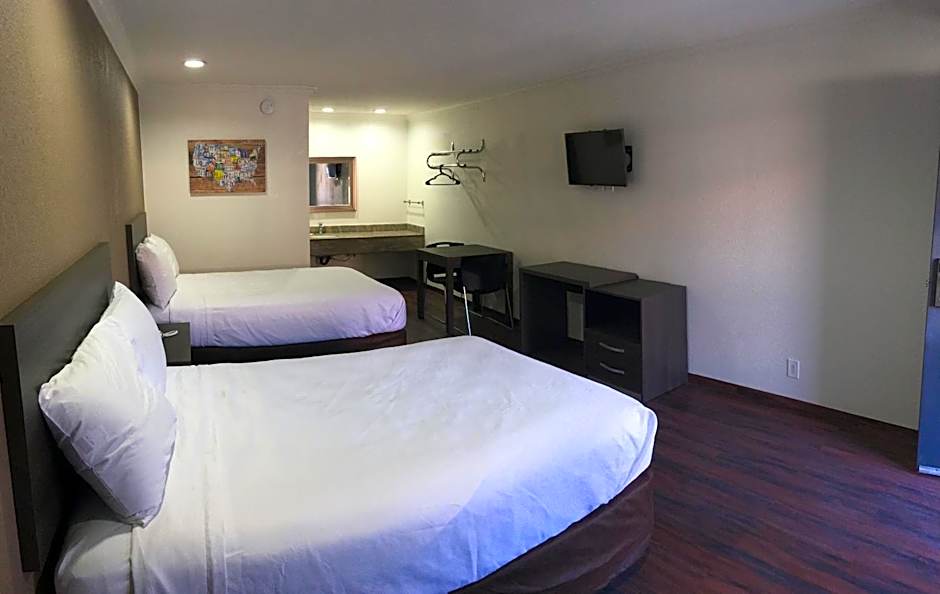 Baymont by Wyndham Bakersfield