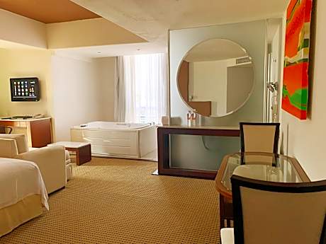 Executive Superior  Suite, 1 King Bed with Bathtub