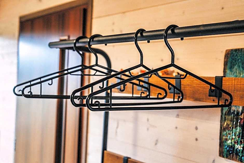 Przystań nad Sanem z widokiem na góry i rzekę