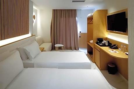 Deluxe Twin Room with Sea View