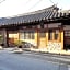 Gallery Jin Hanok Guesthouse
