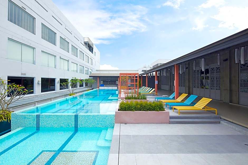 The Quarter Hualamphong by UHG