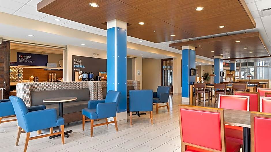 Holiday Inn Express & Suites Macon North By IHG