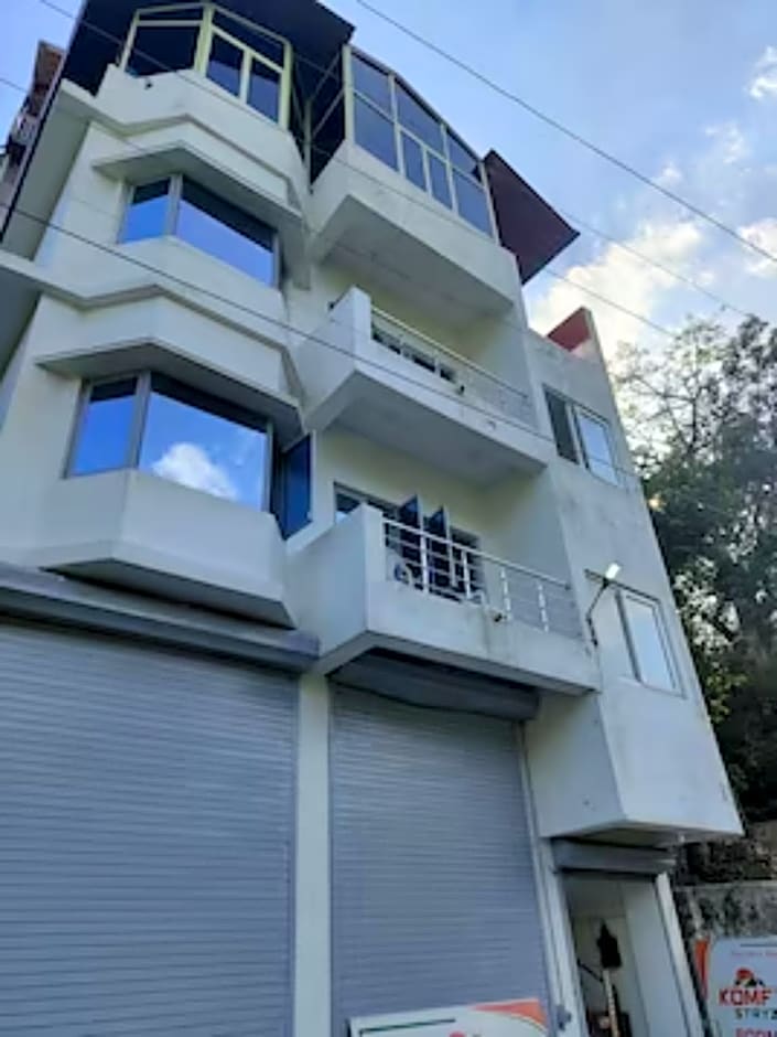 Goroomgo Komfy Stayz Dehradun
